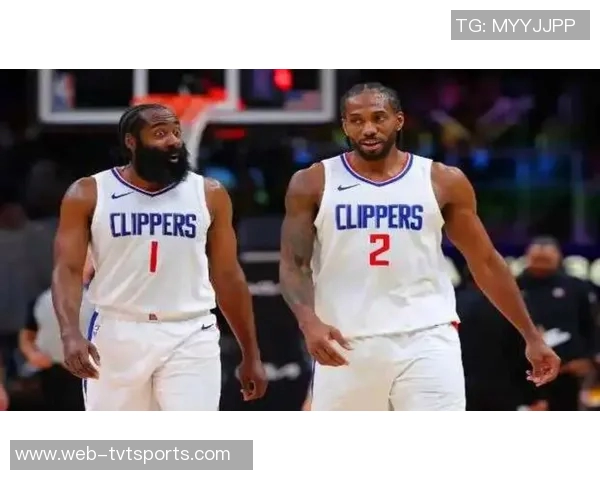 火箭队与快船队激战正酣谁能在这场对决中笑到最后 火箭队与快船队激战正酣谁能在这场对决中笑到最后